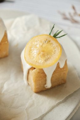 LEMON YOGURT CUBIC CAKE 