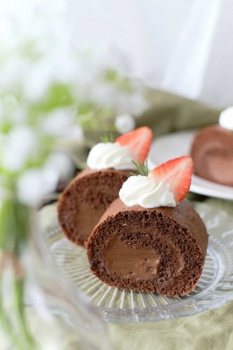 DOUBLE CHOCOLATE CAKE ROLL  