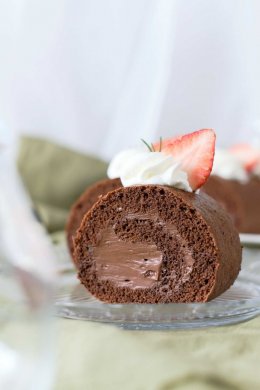 DOUBLE CHOCOLATE CAKE ROLL  