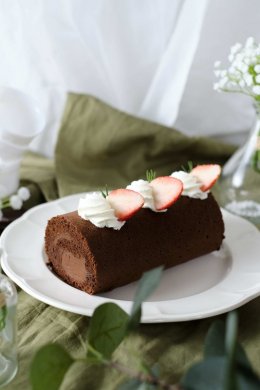 DOUBLE CHOCOLATE CAKE ROLL  