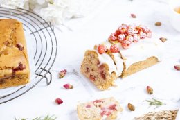 VEGAN RASPBERRY LOAF CAKE 