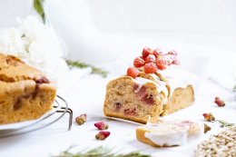 VEGAN RASPBERRY LOAF CAKE 