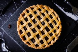 TRADITIONAL RAISIN PIE 