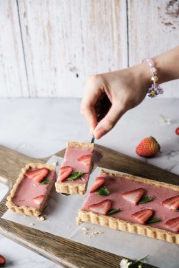 VEGAN TOFU STRAWBERRY CHEESE TART