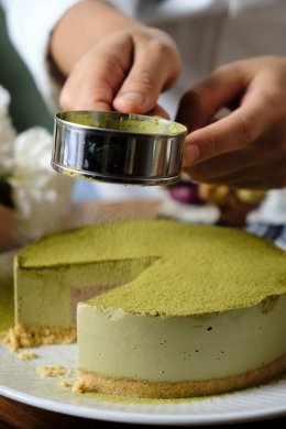 PF-01 MATCHA CASHEW NUT CHEESECAKE WITH RED BEAN CREAM