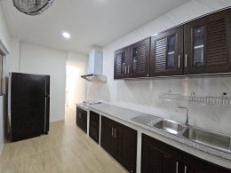 งานต่อเติมห้องครัวหลังบ้าน ติดตั้งชุดเคาน์เตอร์ครัว