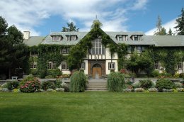 Shawnigan_Lake_School_Campus_เรียนมัธยมเเคนาดา