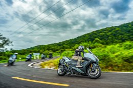 เจาะลึกระบบ Brake Control (BC) ใหม่ ใน Yamaha TMAX 2025  เบรกมั่นใจ แม้เข้าโค้ง!