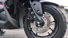 ประสิทธิภาพช่วงล่างและระบบกันสะเทือนของ All New Yamaha AEROX พื้นฐานความ สปอร์ตจริง ที่สัมผัสได้ตั้งแต่ครั้งแรกที่บิดคันเร่ง