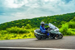 เจาะลึกระบบ Brake Control (BC) ใหม่ ใน Yamaha TMAX 2025  เบรกมั่นใจ แม้เข้าโค้ง!