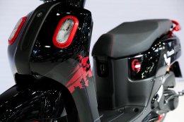 เด็กใหม่บุกบูทยามาฮ่าเปิดจักรวาลยูนีคเวิร์ส โชว์ความเป็นตัวเองกับมอเตอร์ไซค์สุดเทรนดี้ YAMAHA FAZZIO HYBRID #คันใหม่ถูกใจโน๊ะ!