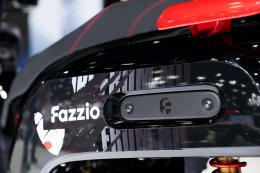 เด็กใหม่บุกบูทยามาฮ่าเปิดจักรวาลยูนีคเวิร์ส โชว์ความเป็นตัวเองกับมอเตอร์ไซค์สุดเทรนดี้ YAMAHA FAZZIO HYBRID #คันใหม่ถูกใจโน๊ะ!