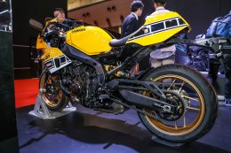 Yamaha XSR900 GP สปอร์ตเน็คเก็ตสไตล์ Heritage
