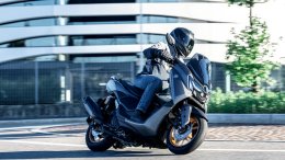 ฉลองครบรอบ 10 ปี YAMAHA NMAX ตอกย้ำความสำเร็จระดับโลก! ครองตำแหน่งสปอร์ตพรีเมียมสกู๊ตเตอร์ยอดนิยมอันดับ 1 ในยุโรป พร้อมสร้าง Kando ให้ผู้ขับขี่กว่า 60 ประเทศทั่วโลก