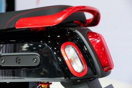 เด็กใหม่บุกบูทยามาฮ่าเปิดจักรวาลยูนีคเวิร์ส โชว์ความเป็นตัวเองกับมอเตอร์ไซค์สุดเทรนดี้ YAMAHA FAZZIO HYBRID #คันใหม่ถูกใจโน๊ะ!