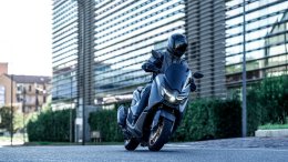 ฉลองครบรอบ 10 ปี YAMAHA NMAX ตอกย้ำความสำเร็จระดับโลก! ครองตำแหน่งสปอร์ตพรีเมียมสกู๊ตเตอร์ยอดนิยมอันดับ 1 ในยุโรป พร้อมสร้าง Kando ให้ผู้ขับขี่กว่า 60 ประเทศทั่วโลก