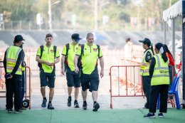 สัมผัสใกล้ชิด! เหล่านักบิด MotoGP เซอร์วิสแฟนคลับฉ่ำ ก่อนปิดฉากวันซ้อมสุดท้ายที่บุรีรัมย์