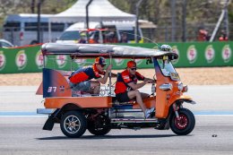 โมโตจีพี ประเทศไทย ทำถึง! ดวล ตุ๊กตุ๊ก กรังด์ปรีซ์ สร้างภาพจำสุดฮา กระหึ่มทั่วโลก