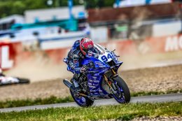 YAMAHA YZF-R9 เบิ้ลโพเดียม ออโตโดรม โมสต์ ออนจู ควง มายาส คว้าอันดับ 2-3 เวิลด์ ซูเปอร์สปอร์ต