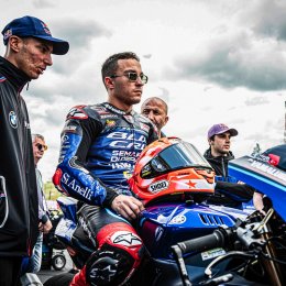 YAMAHA YZF-R9 เบิ้ลโพเดียม ออโตโดรม โมสต์ ออนจู ควง มายาส คว้าอันดับ 2-3 เวิลด์ ซูเปอร์สปอร์ต
