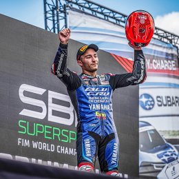 YAMAHA YZF-R9 เบิ้ลโพเดียม ออโตโดรม โมสต์ ออนจู ควง มายาส คว้าอันดับ 2-3 เวิลด์ ซูเปอร์สปอร์ต