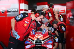 พี่น้องตระกูล "มาร์เกซ" กดเวลาดีสุดรั้ง 1-2 พรี-ซีซั่นเทสต์ วันแรก !!! อเล็กซ์ กดเวลาเร็วสุดเฉือน มาร์ค รั้งจ่าฝูงที่สนามช้าง