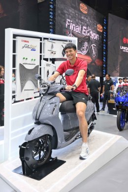 ยามาฮ่าต้อนรับทัพแข้งดังเมืองทอง ยูไนเต็ด เยี่ยมชมบูท YAMAHA THE UNIQUEVERSE