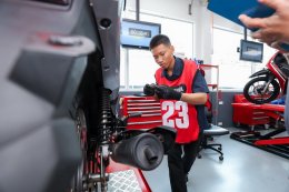 ไทยยามาฮ่ามอเตอร์ จัดแข่งขันทักษะวิชาชีพช่างยนต์สาขารถจักรยานยนต์ ชิงถ้วยพระราชทาน สมเด็จพระกนิษฐาธิราชเจ้า กรมสมเด็จพระเทพรัตนราชสุดาฯ สยามบรมราชกุมารี ยกระดับนักเรียนอาชีวะไทยสู่มาตรฐานอุตสาหกรรม