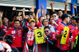 ศึกเอเชีย โร้ด เรซแรกเดือดทุกคลาส! อดีตนักบิดโมโตจีพี ซิวแชมป์รุ่นใหญ่ มิกซ์-ตี-เฟอร์ นำธงชาติไทยผงาดโพเดียม