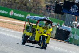 โมโตจีพี ประเทศไทย ทำถึง! ดวล ตุ๊กตุ๊ก กรังด์ปรีซ์ สร้างภาพจำสุดฮา กระหึ่มทั่วโลก