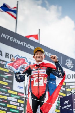 ธงไทยกระหึ่มเอเชีย! 5 นักบิดผงาดกวาดโพเดียม ซิว 2 แชมป์ ศึก Asia Road Racing สนาม 2
