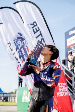 มันส์ระดับโลก! แสตมป์ แซงโค้งสุดท้ายเฉือน มิกซ์ สุดเดือด โอม-ภวัต พระเอกดังคว้าโพเดียมแรกในชีวิต