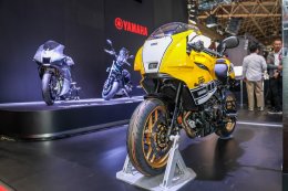 Yamaha XSR900 GP สปอร์ตเน็คเก็ตสไตล์ Heritage