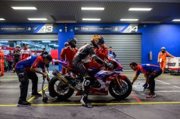 NEXZTER BRIC Superbike เช็กอินชิงดำสนามสุดท้าย นักบิดเวิลด์คลาสโผล่เซอร์ไพรส์ "แสตมป์" คว้าโพลรุ่นใหญ่