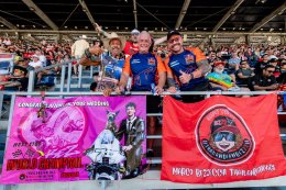 "พีที กรังด์ปรีซ์ ออฟ ไทยแลนด์" ทุบสถิติผู้ชมมากที่สุด "เบซเซ็คคี" ผงาดแชมป์สนามแรก - "มาร์เกซ" ดวงแตกยางระเบิด