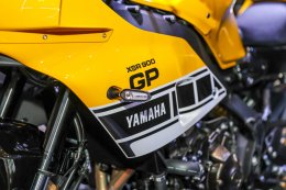 Yamaha XSR900 GP สปอร์ตเน็คเก็ตสไตล์ Heritage