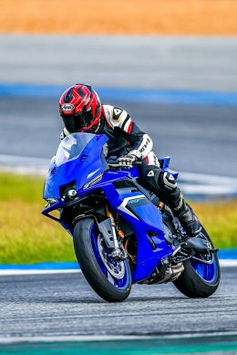 รีวิว Yamaha R9 ซูเปอร์สปอร์ตยุคใหม่ สมรรถนะที่พร้อมมอบความตื่นเต้นเร้าใจในทันที