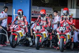 เพลงชาติไทยกระหึ่ม! แสตมป์ เข้าวิน โฮมเรซ ตี-ไอเดีย-อุ้ม พาเหรดกวาดโพเดียม Asia Road Racing