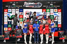 มันส์ระดับโลก! แสตมป์ แซงโค้งสุดท้ายเฉือน มิกซ์ สุดเดือด โอม-ภวัต พระเอกดังคว้าโพเดียมแรกในชีวิต