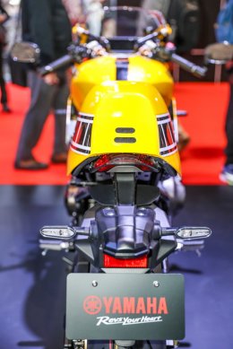 Yamaha XSR900 GP สปอร์ตเน็คเก็ตสไตล์ Heritage