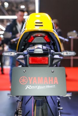 Yamaha XSR900 GP สปอร์ตเน็คเก็ตสไตล์ Heritage