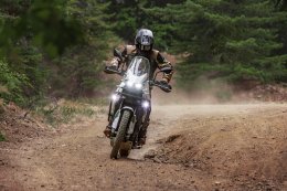 Kawasaki เปิดตัว All-New KLE500 ปลุกตำนาน Adventure Touring คืนชีพสู่สมรภูมิอย่างยิ่งใหญ่ - LIFES A RALLY. RIDE IT.-