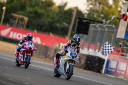 มันส์ระดับโลก! แสตมป์ แซงโค้งสุดท้ายเฉือน มิกซ์ สุดเดือด โอม-ภวัต พระเอกดังคว้าโพเดียมแรกในชีวิต