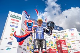 เพลงชาติไทยกระหึ่ม! แสตมป์ เข้าวิน โฮมเรซ ตี-ไอเดีย-อุ้ม พาเหรดกวาดโพเดียม Asia Road Racing