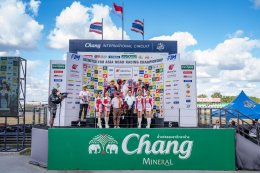 เพลงชาติไทยกระหึ่ม! แสตมป์ เข้าวิน โฮมเรซ ตี-ไอเดีย-อุ้ม พาเหรดกวาดโพเดียม Asia Road Racing