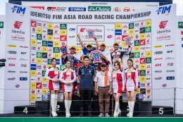 เพลงชาติไทยกระหึ่ม! แสตมป์ เข้าวิน โฮมเรซ ตี-ไอเดีย-อุ้ม พาเหรดกวาดโพเดียม Asia Road Racing