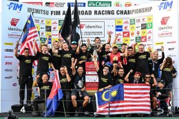 "โฮมเรซประวัติศาสตร์! นักบิดไทยเหมาแชมป์ทุกรุ่น 'ชิพ-มิกซ์-ไอเดีย-เติ้ล'  ยืนโพเดี้ยมที่ 1 ปิดฉาก เอเชีย โร้ด เรซซิ่ง 2025 อย่างยิ่งใหญ่