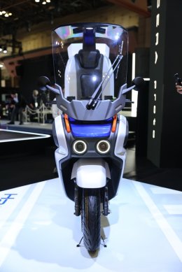ก้าวใหม่ของ YAMAHA เปิดตัว H2 Buddy Porter Concept ต้นแบบสกู๊ตเตอร์พลังไฮโดรเจน ขับเคลื่อนอนาคตอย่างยั่งยืน