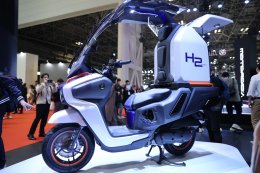 ก้าวใหม่ของ YAMAHA เปิดตัว H2 Buddy Porter Concept ต้นแบบสกู๊ตเตอร์พลังไฮโดรเจน ขับเคลื่อนอนาคตอย่างยั่งยืน