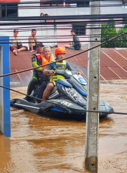 ยามาฮ่า ร่วมสนับสนุน ทีมเวฟรันเนอร์จิตอาสา ช่วยเหลือผู้ประสบอุทกภัย